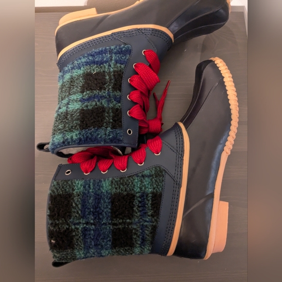 Land's End Tartan Sherpa Duck Boots - Picture 4 of 6